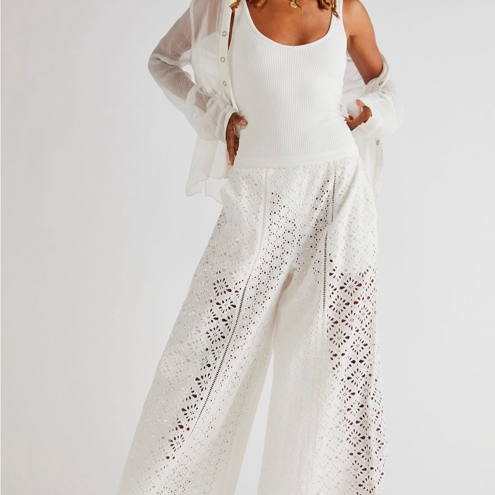 Spell Lottie pants perfect fit for your summer and spring days! New with tags!